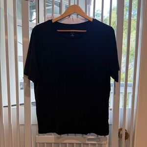 GAP Womans Classic Black Tee - Short Sleeve
